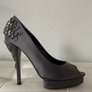 GUCCI Gray Satin Pumps w Diamond Crystals 37.5